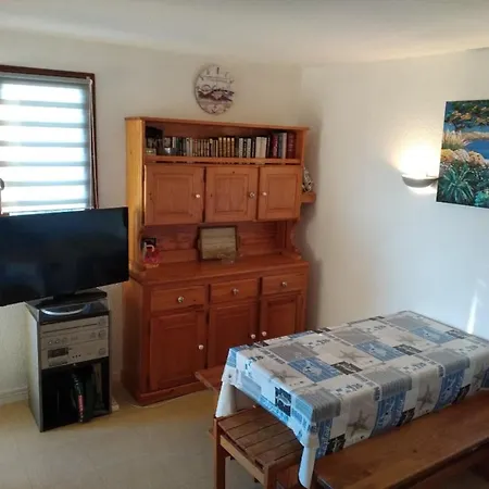 Charming T2 In With Swimming Pool Apartment