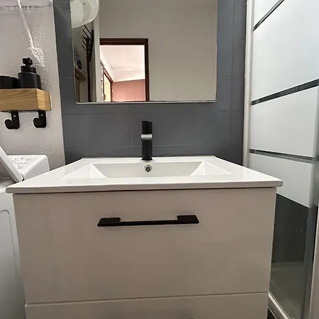 Charming T2 In With Swimming Pool
