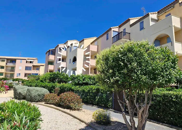 Charming T2 In With Swimming Pool פלורי